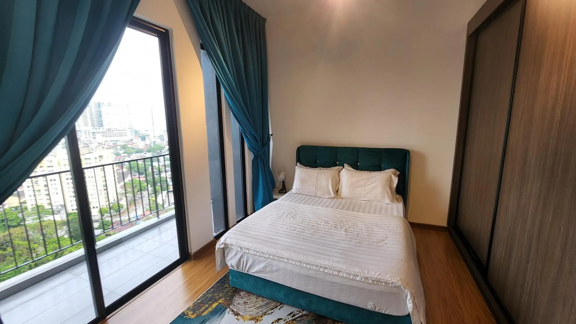 Beacon Executive Suite - Skypool Penang View George Town